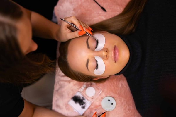 Devenez expert en extension de cils avec notre formation certifiante