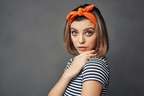 Les bandeaux cheveux pour tous les styles sur les jolies têtes